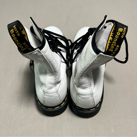 Dr. Martens 1460 White Leather Lace-Up Combat Boots • Women’s 8 (EU 39) - Picture 6 of 15